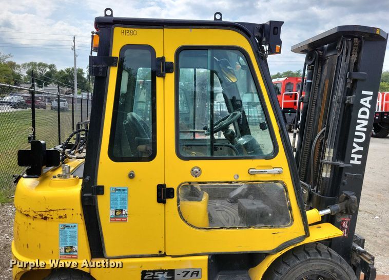 image for item DZ6509 Hyundai 25L-7A forklift