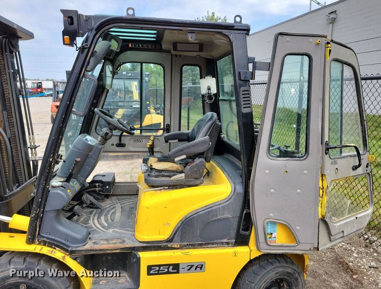 image for item DZ6509 Hyundai 25L-7A forklift