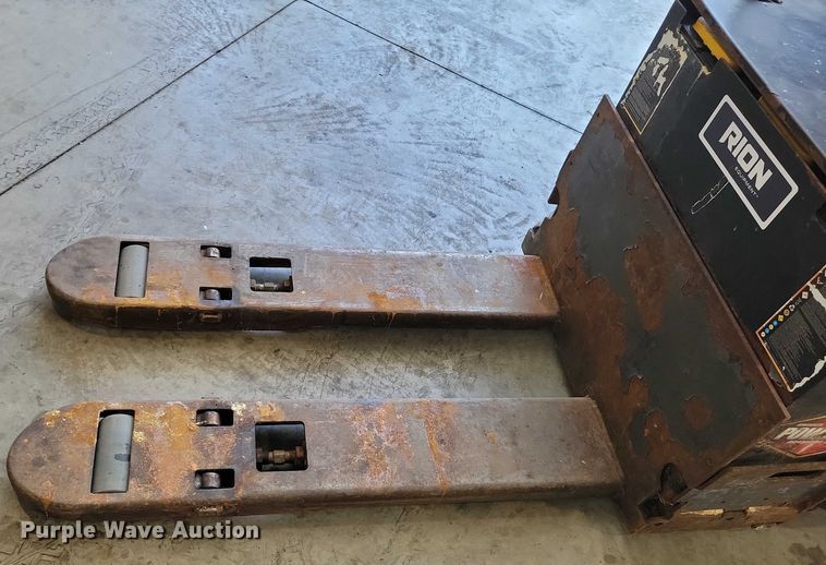 image for item DZ6514 Jungheinrich ECR 327 pallet jack