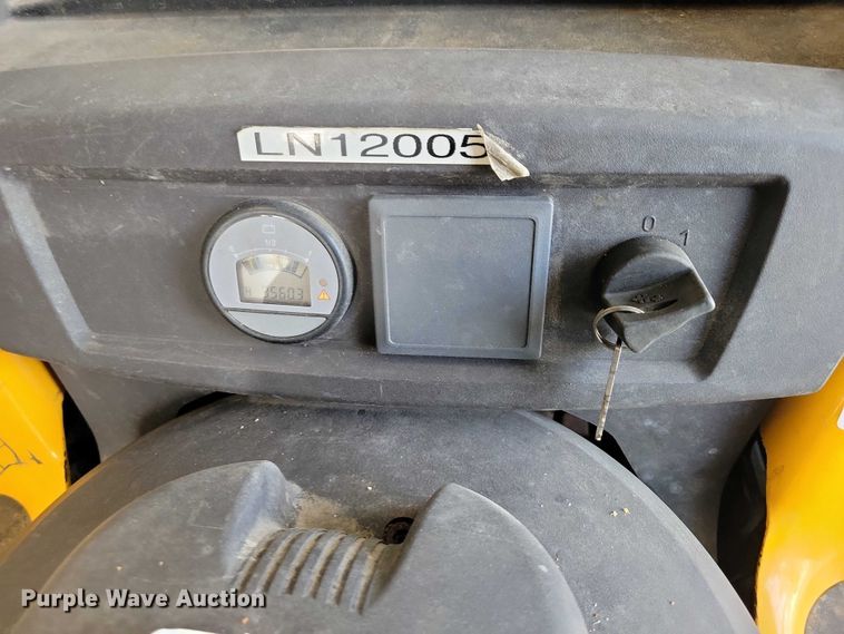 image for item DZ6514 Jungheinrich ECR 327 pallet jack