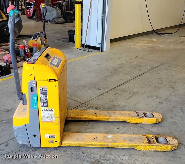 image for item DZ6515 Jungheinrich EJE 120 pallet jack