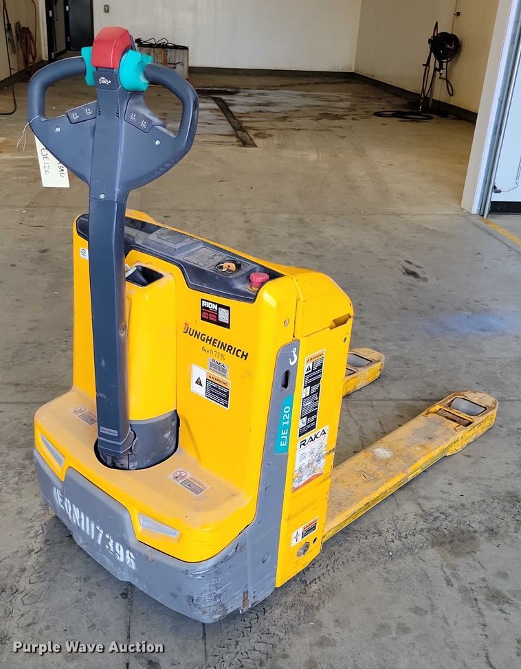 image for item DZ6515 Jungheinrich EJE 120 pallet jack
