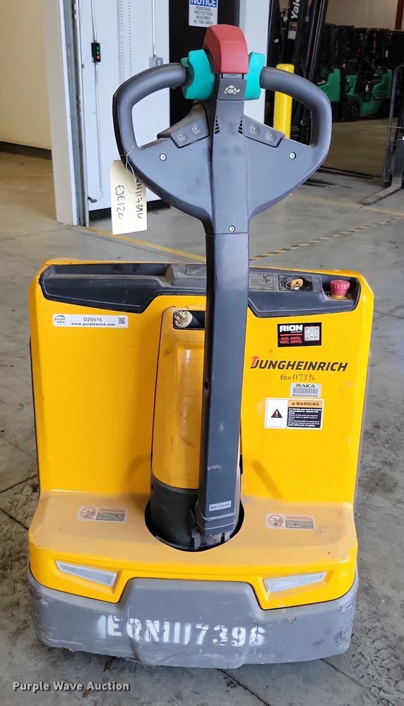 image for item DZ6515 Jungheinrich EJE 120 pallet jack