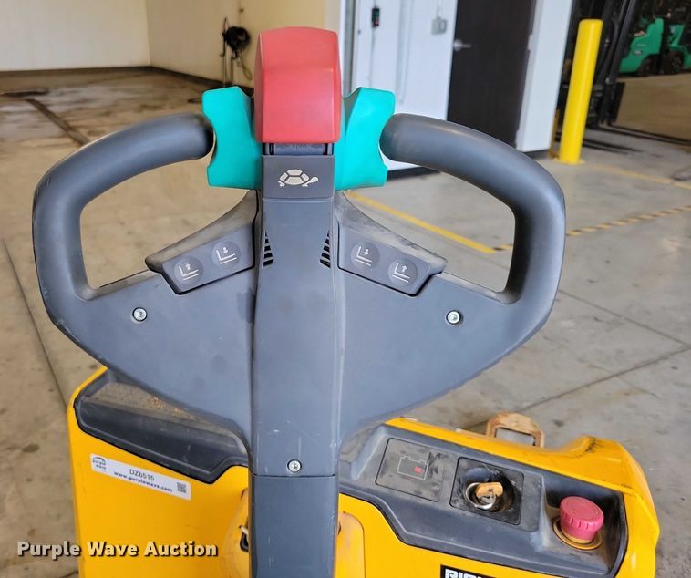 image for item DZ6515 Jungheinrich EJE 120 pallet jack