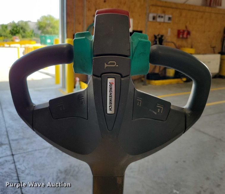 image for item DZ6515 Jungheinrich EJE 120 pallet jack