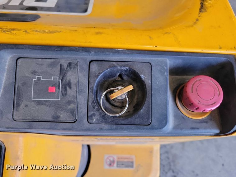 image for item DZ6515 Jungheinrich EJE 120 pallet jack