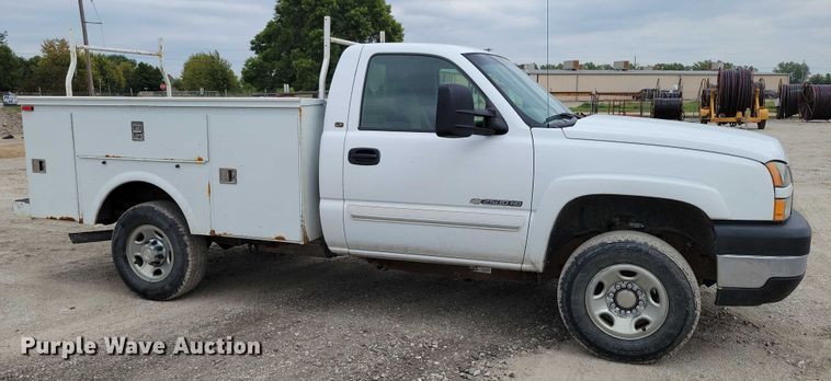 image for item DZ6538 2006 Chevrolet Silverado 2500HD utility bed pickup truck