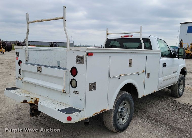 image for item DZ6538 2006 Chevrolet Silverado 2500HD utility bed pickup truck