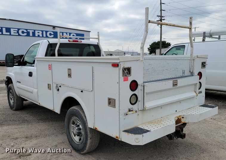 image for item DZ6538 2006 Chevrolet Silverado 2500HD utility bed pickup truck