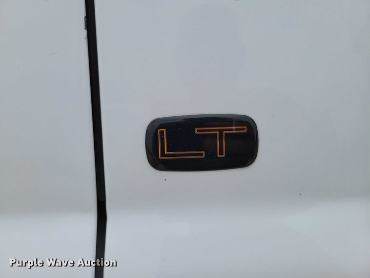 image for item DZ6538 2006 Chevrolet Silverado 2500HD utility bed pickup truck