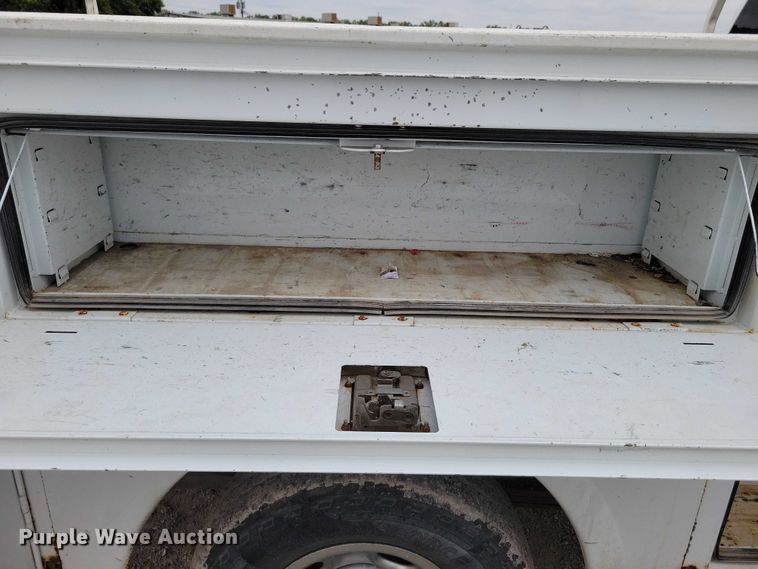 image for item DZ6538 2006 Chevrolet Silverado 2500HD utility bed pickup truck