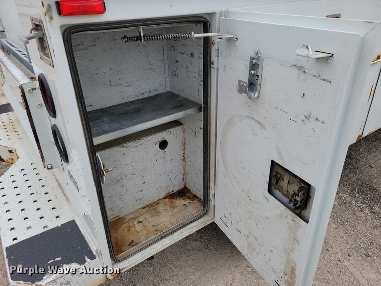 image for item DZ6538 2006 Chevrolet Silverado 2500HD utility bed pickup truck