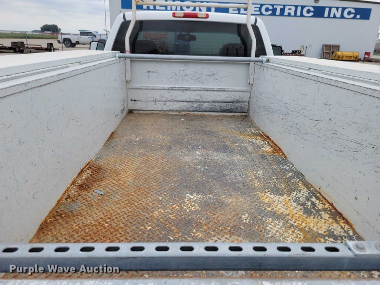 image for item DZ6538 2006 Chevrolet Silverado 2500HD utility bed pickup truck