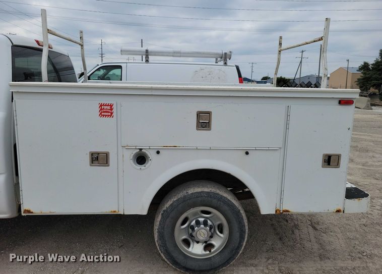 image for item DZ6538 2006 Chevrolet Silverado 2500HD utility bed pickup truck