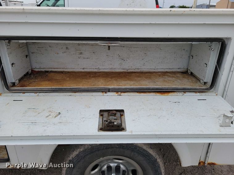 image for item DZ6538 2006 Chevrolet Silverado 2500HD utility bed pickup truck