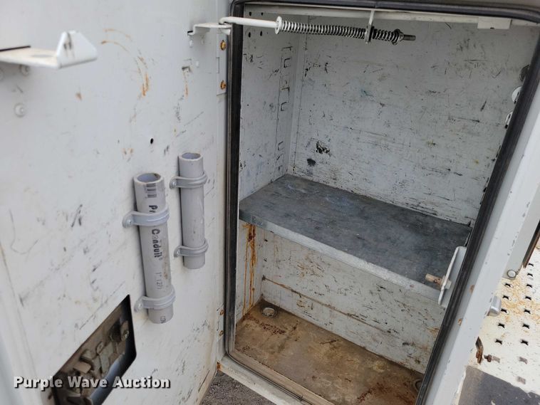 image for item DZ6538 2006 Chevrolet Silverado 2500HD utility bed pickup truck