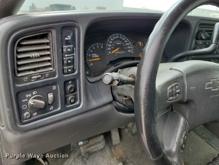 image for item DZ6538 2006 Chevrolet Silverado 2500HD utility bed pickup truck