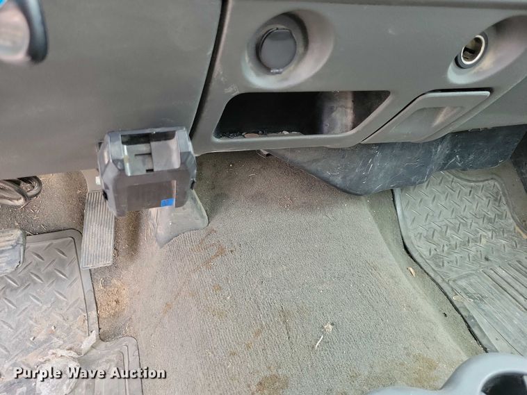 image for item DZ6538 2006 Chevrolet Silverado 2500HD utility bed pickup truck