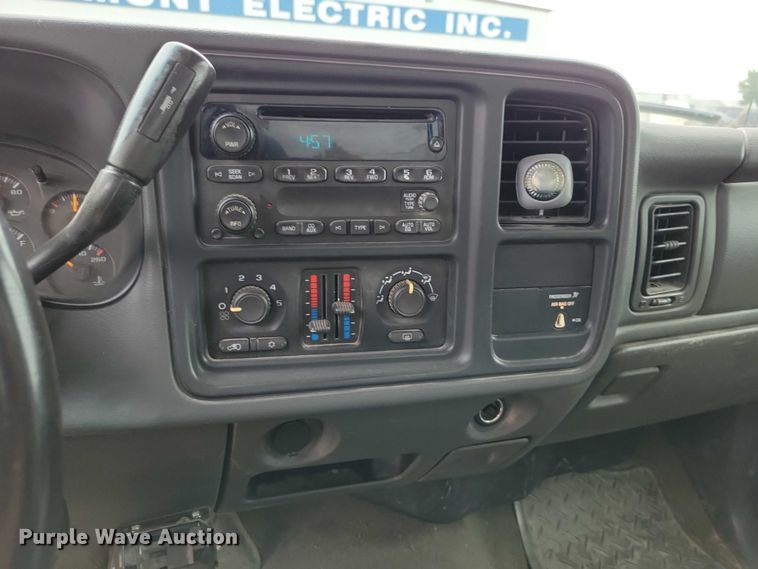 image for item DZ6538 2006 Chevrolet Silverado 2500HD utility bed pickup truck