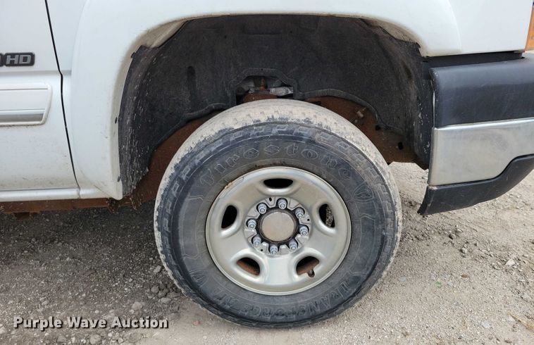 image for item DZ6538 2006 Chevrolet Silverado 2500HD utility bed pickup truck