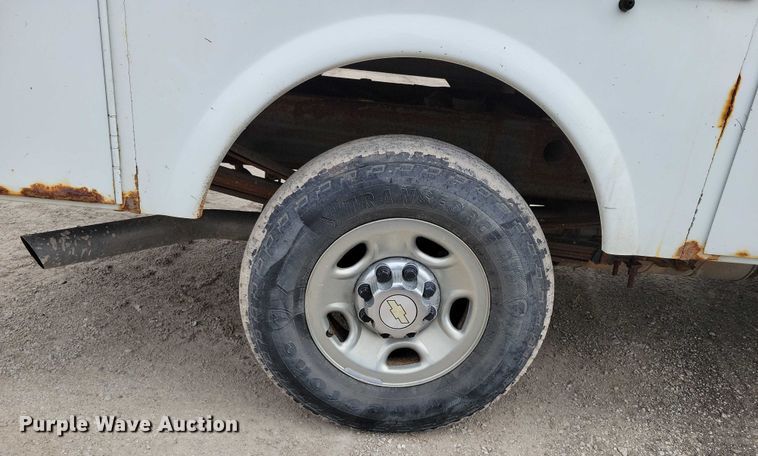 image for item DZ6538 2006 Chevrolet Silverado 2500HD utility bed pickup truck