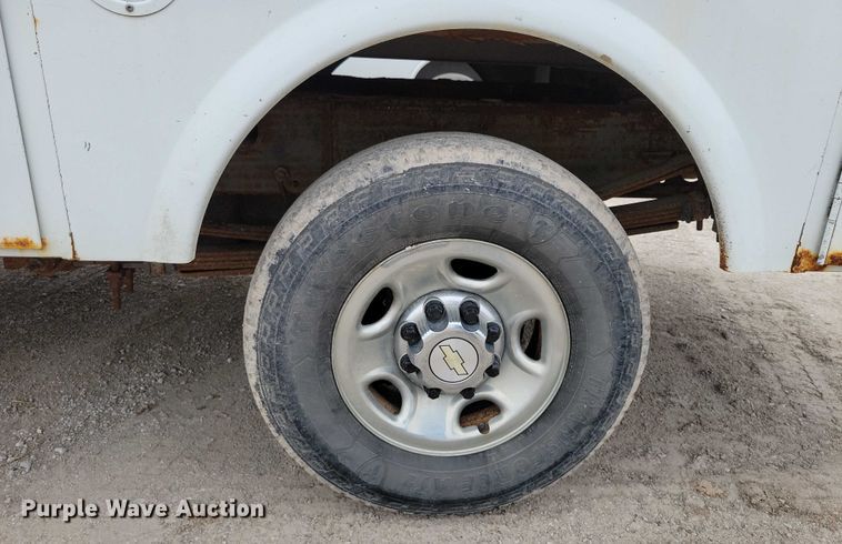 image for item DZ6538 2006 Chevrolet Silverado 2500HD utility bed pickup truck