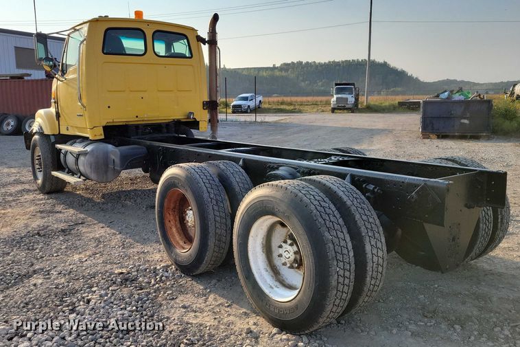 image for item DZ6541 2008 Sterling LT9500 truck cab and chassis