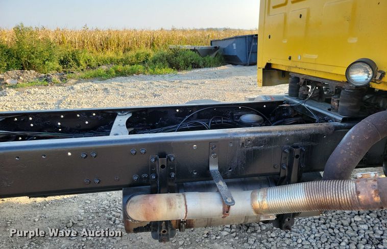 image for item DZ6541 2008 Sterling LT9500 truck cab and chassis