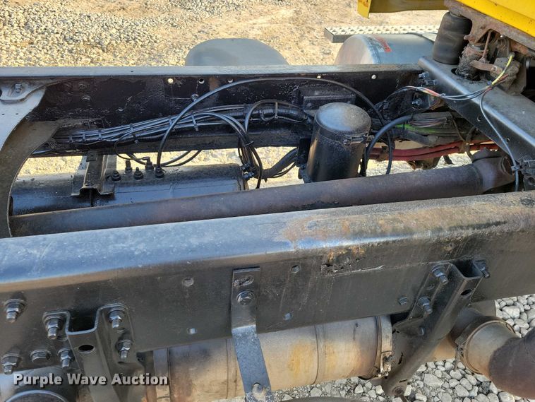 image for item DZ6541 2008 Sterling LT9500 truck cab and chassis