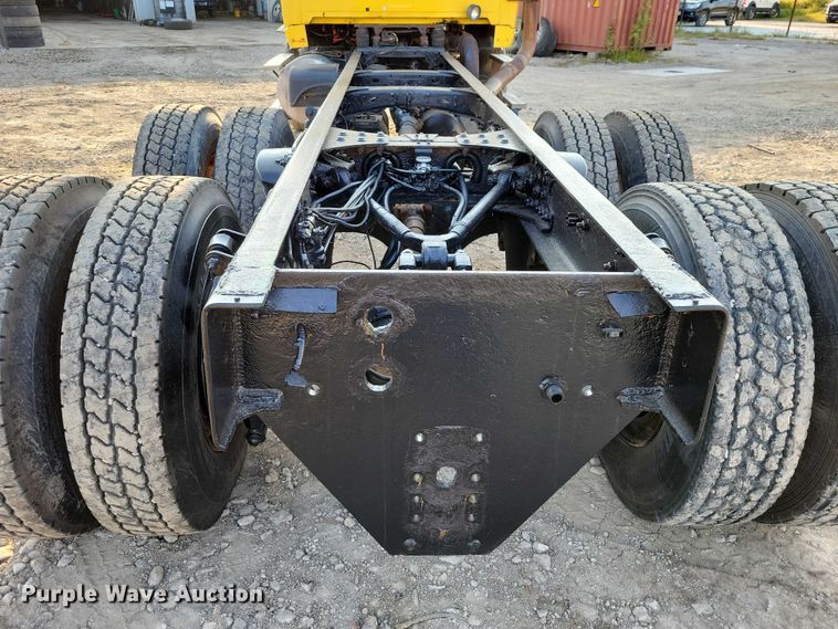 image for item DZ6541 2008 Sterling LT9500 truck cab and chassis