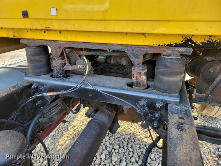 image for item DZ6541 2008 Sterling LT9500 truck cab and chassis