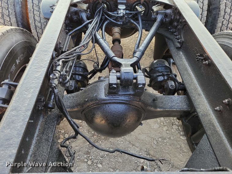 image for item DZ6541 2008 Sterling LT9500 truck cab and chassis