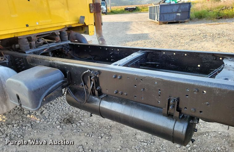 image for item DZ6541 2008 Sterling LT9500 truck cab and chassis