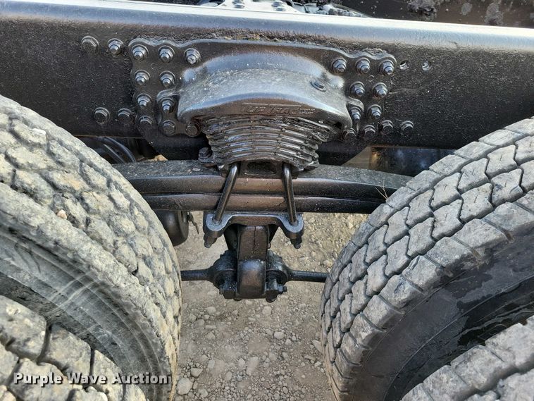 image for item DZ6541 2008 Sterling LT9500 truck cab and chassis