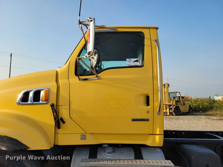 image for item DZ6541 2008 Sterling LT9500 truck cab and chassis