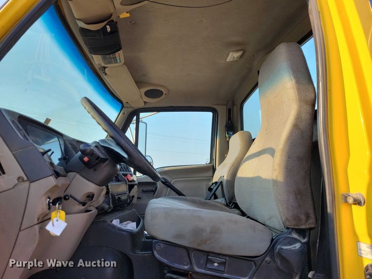 image for item DZ6541 2008 Sterling LT9500 truck cab and chassis