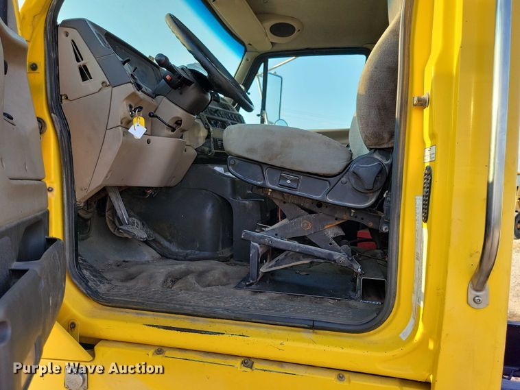image for item DZ6541 2008 Sterling LT9500 truck cab and chassis
