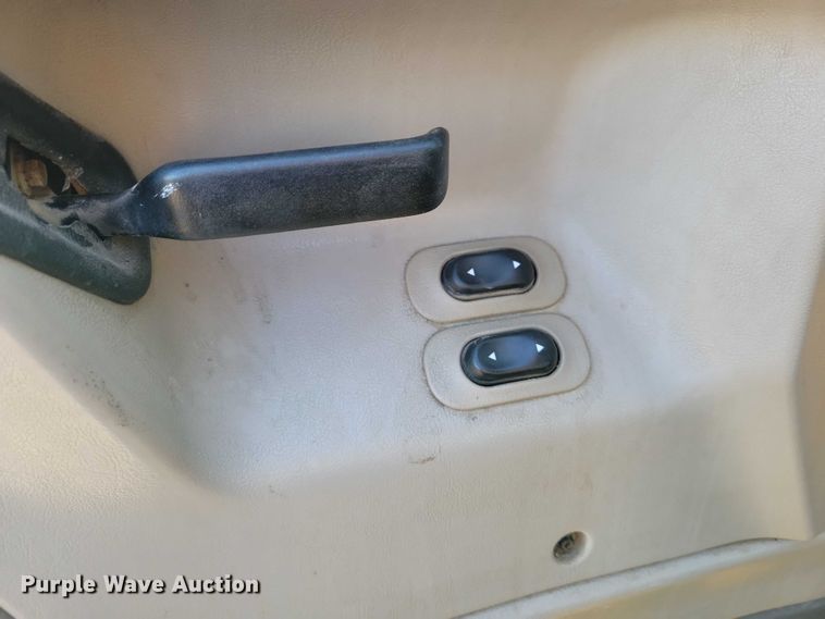 image for item DZ6541 2008 Sterling LT9500 truck cab and chassis