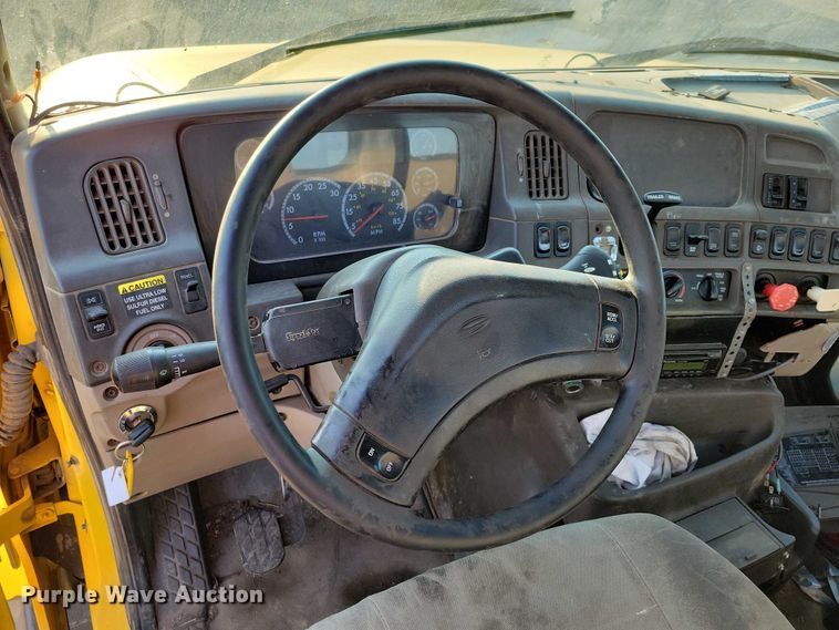 image for item DZ6541 2008 Sterling LT9500 truck cab and chassis