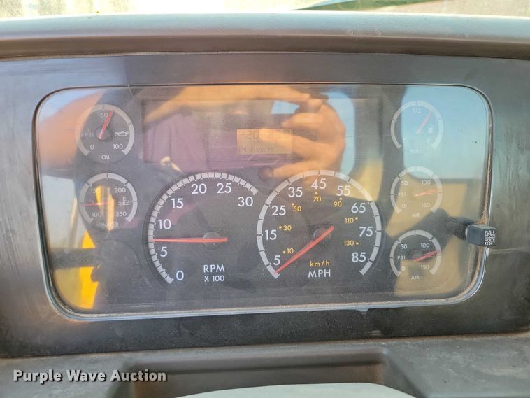 image for item DZ6541 2008 Sterling LT9500 truck cab and chassis