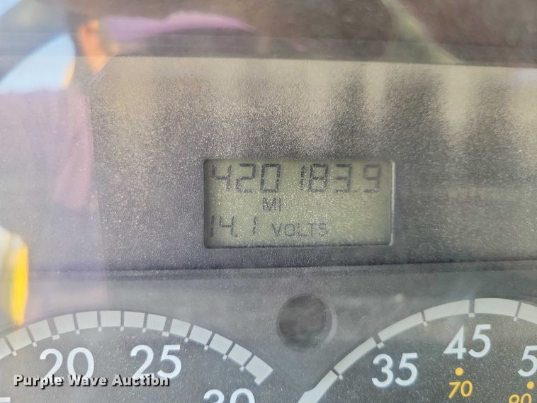 image for item DZ6541 2008 Sterling LT9500 truck cab and chassis