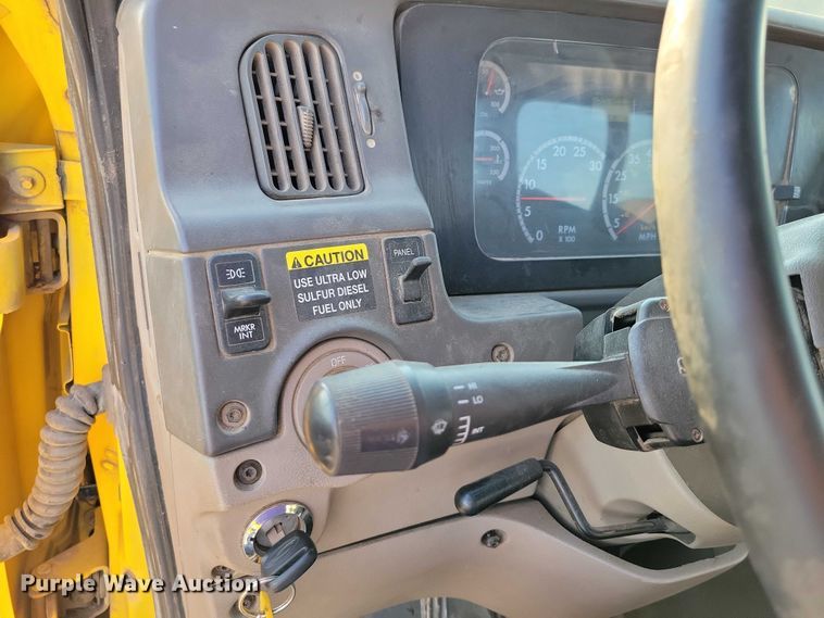 image for item DZ6541 2008 Sterling LT9500 truck cab and chassis