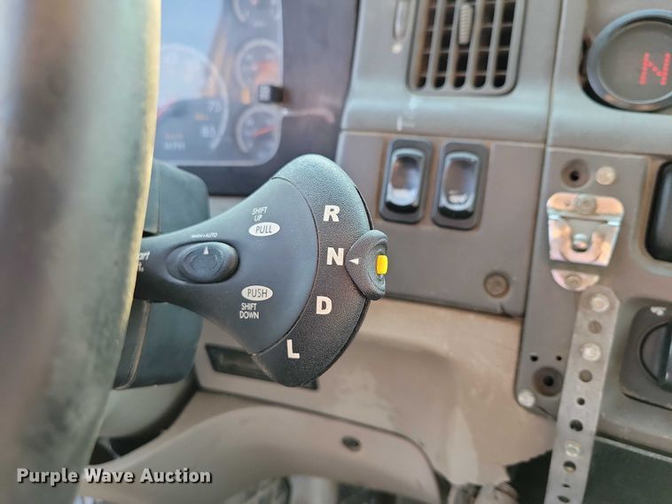 image for item DZ6541 2008 Sterling LT9500 truck cab and chassis