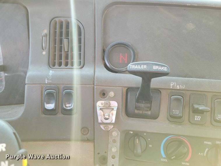 image for item DZ6541 2008 Sterling LT9500 truck cab and chassis