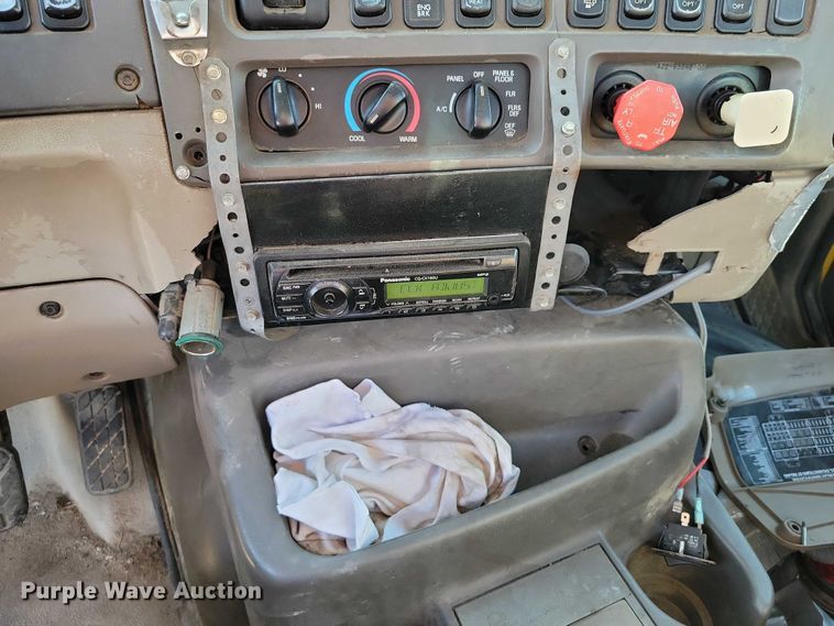 image for item DZ6541 2008 Sterling LT9500 truck cab and chassis