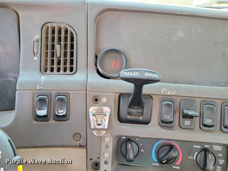 image for item DZ6541 2008 Sterling LT9500 truck cab and chassis