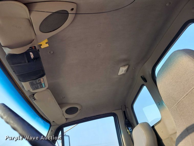 image for item DZ6541 2008 Sterling LT9500 truck cab and chassis