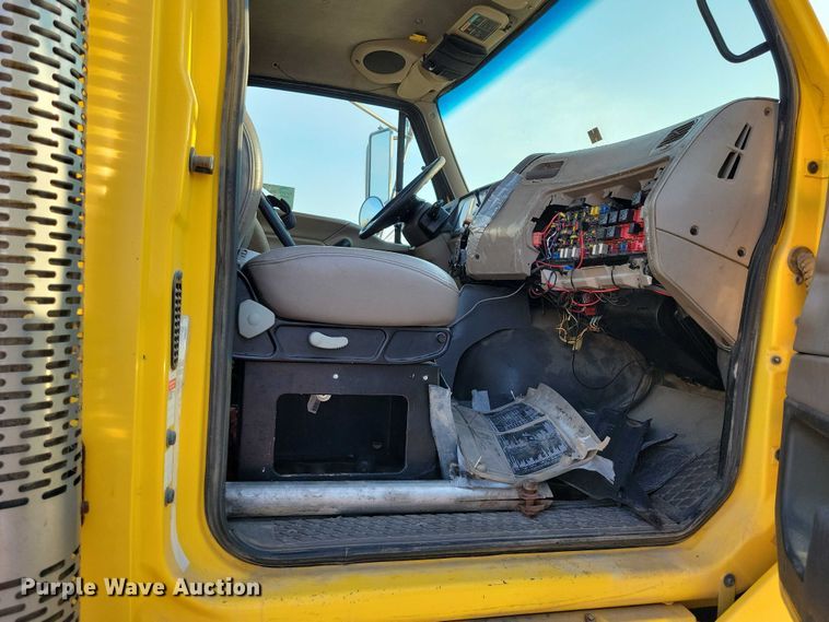image for item DZ6541 2008 Sterling LT9500 truck cab and chassis