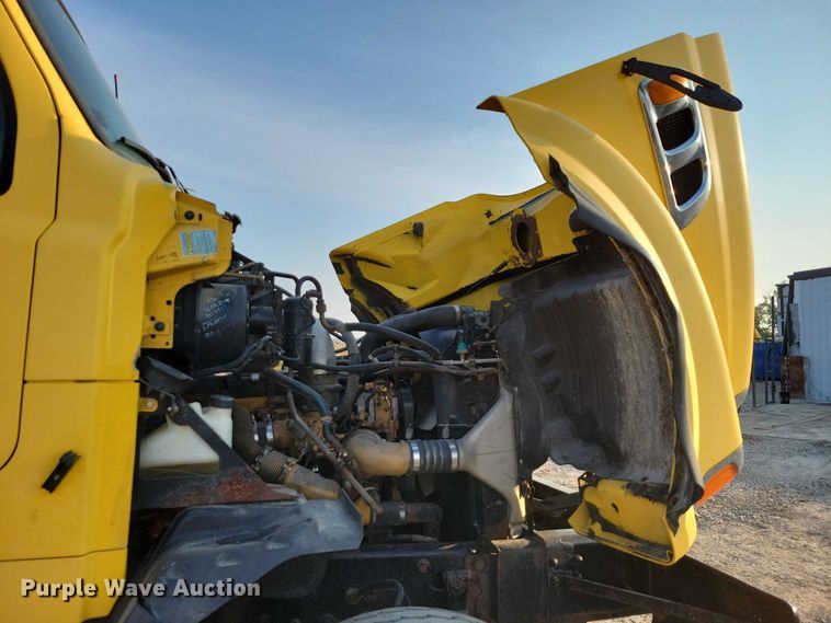 image for item DZ6541 2008 Sterling LT9500 truck cab and chassis