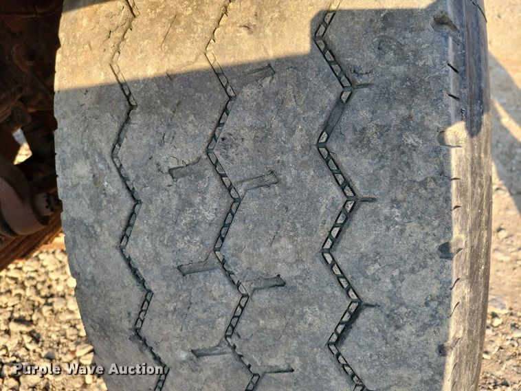 image for item DZ6541 2008 Sterling LT9500 truck cab and chassis